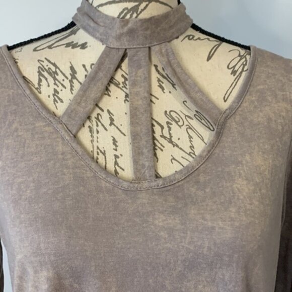 Andreé by Unit stretch knit top with cutout neckline and back tie M - Picture 4 of 8